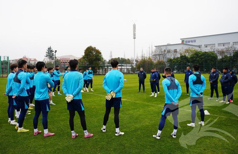 星空体育app下载-三镇主帅打造三叉戟！两大神锋共480万欧，小将破门 2-2平海港B队