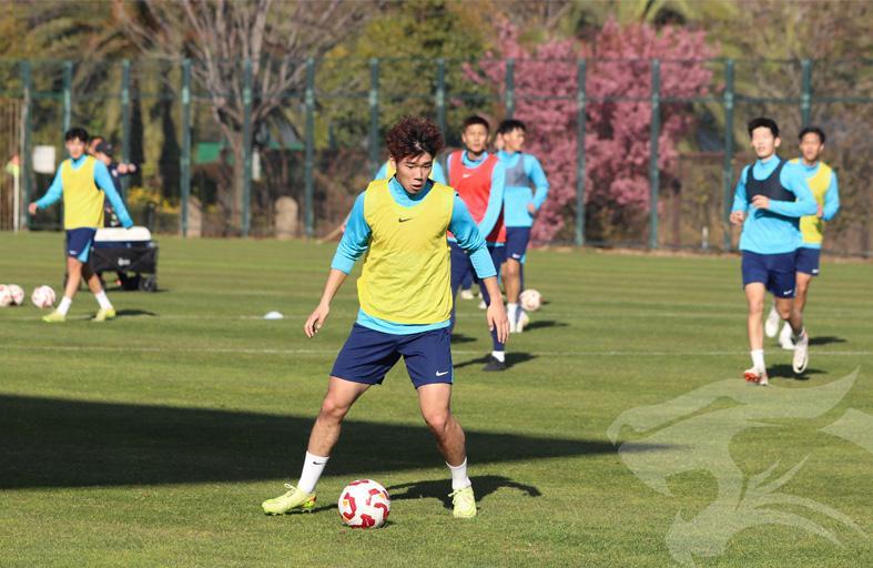 星空体育app下载-三镇主帅打造三叉戟！两大神锋共480万欧，小将破门 2-2平海港B队