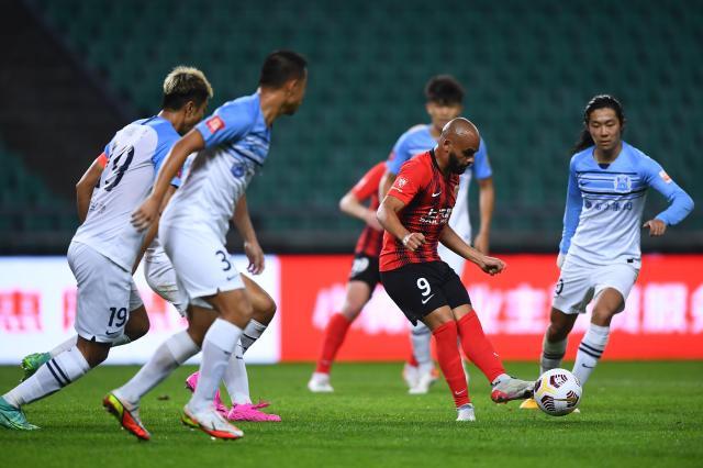 星空体育app下载-全场1次射门令主帅无奈 广州城难成争冠组搅局者