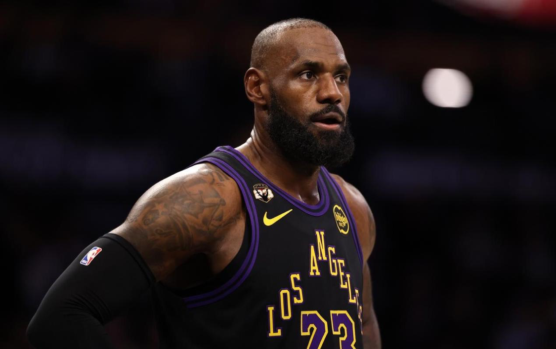 名记不懂球？同意球迷说詹姆斯换巴特勒不错！跟库里还能争冠！