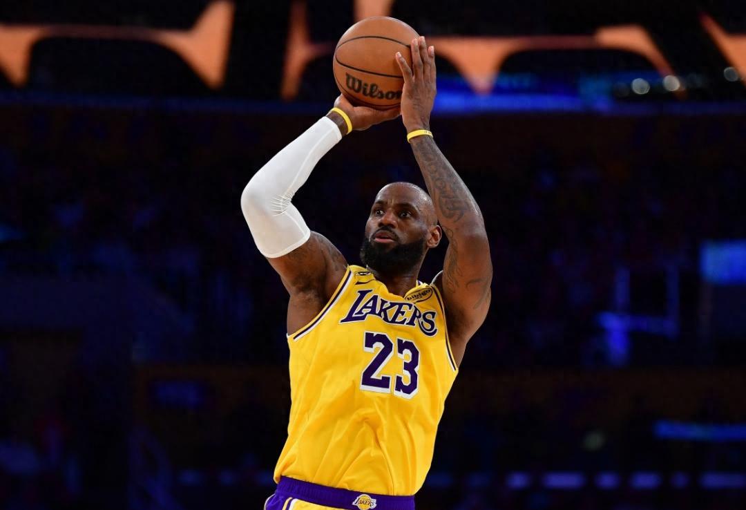 星空体育app下载-才打28场比赛，就改变NBA格局，难怪你41岁能拿5267万顶薪