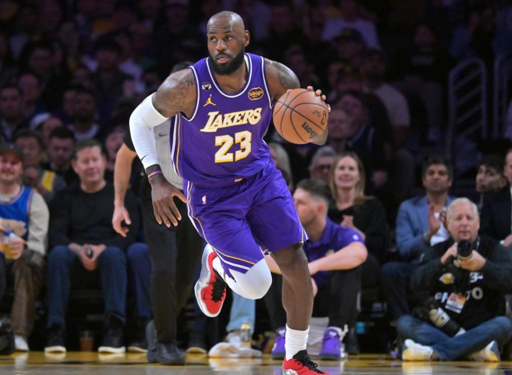 星空体育app下载-才打28场比赛，就改变NBA格局，难怪你41岁能拿5267万顶薪