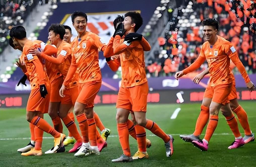 他曾两次被球迷视为鲁能离队热门，如今却依然能留队，值得期待